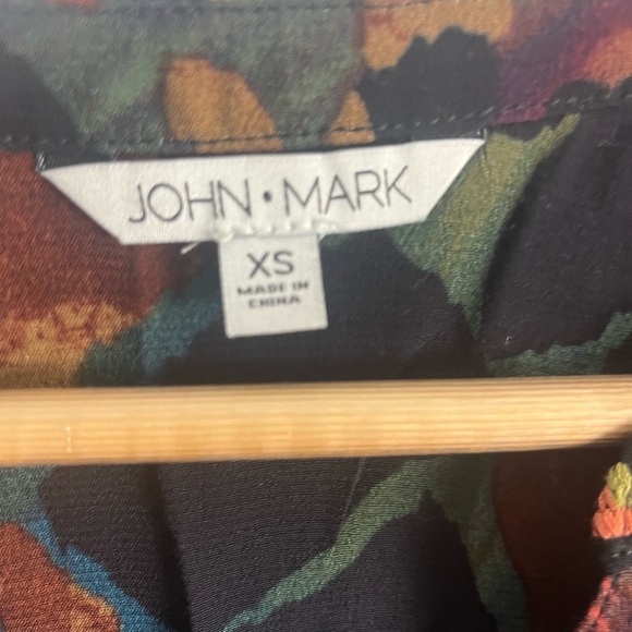 John Mark Woven Animal/Leaf Print Embroidered VNeck 3/4 Sleeve Button Front Midi - Picture 5 of 9